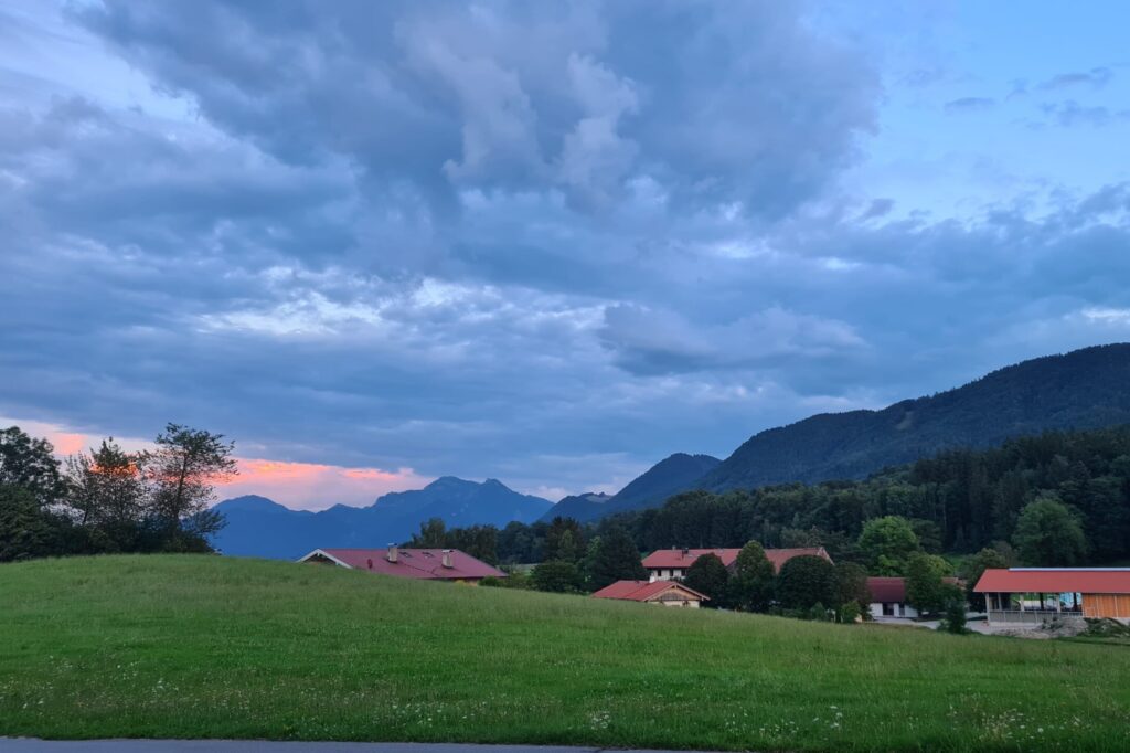 Chiemsee Bernau Ausblick Straße vor Daxenberger